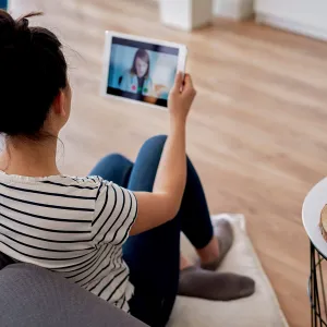 A women speaking to her doctor through her tablet