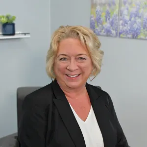 Headshot of Jean Knowles.