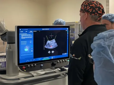 AdventHealth Celebration team performs first-in-world procedure targeting kidney tumor with sound beams