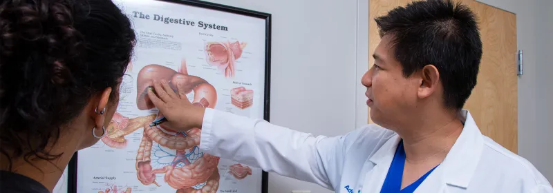 Dr. Iswanto Sucandy Showing patient diagram.